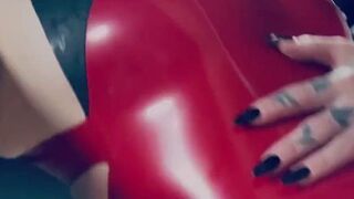 Arva Black @ Latex fühlt sich so geil an