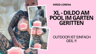 Spaß im Pool mit meinem Dildo (inkedlorena)